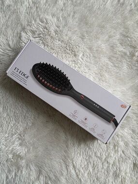 T3 Edge Smooth+ Straightening Hot Brush in Black with Rose Gold Trim